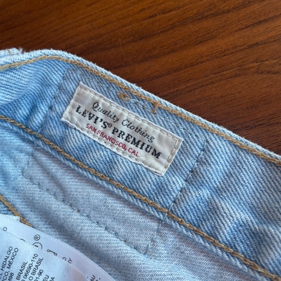 Levi’s Straight Ankle Ribcage jeans light wash in Be Frayed - Picture 6 of 7